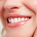 ULTRA-ZÁŘIVÝ NELEPIVÝ LESK NA RTY 4ml